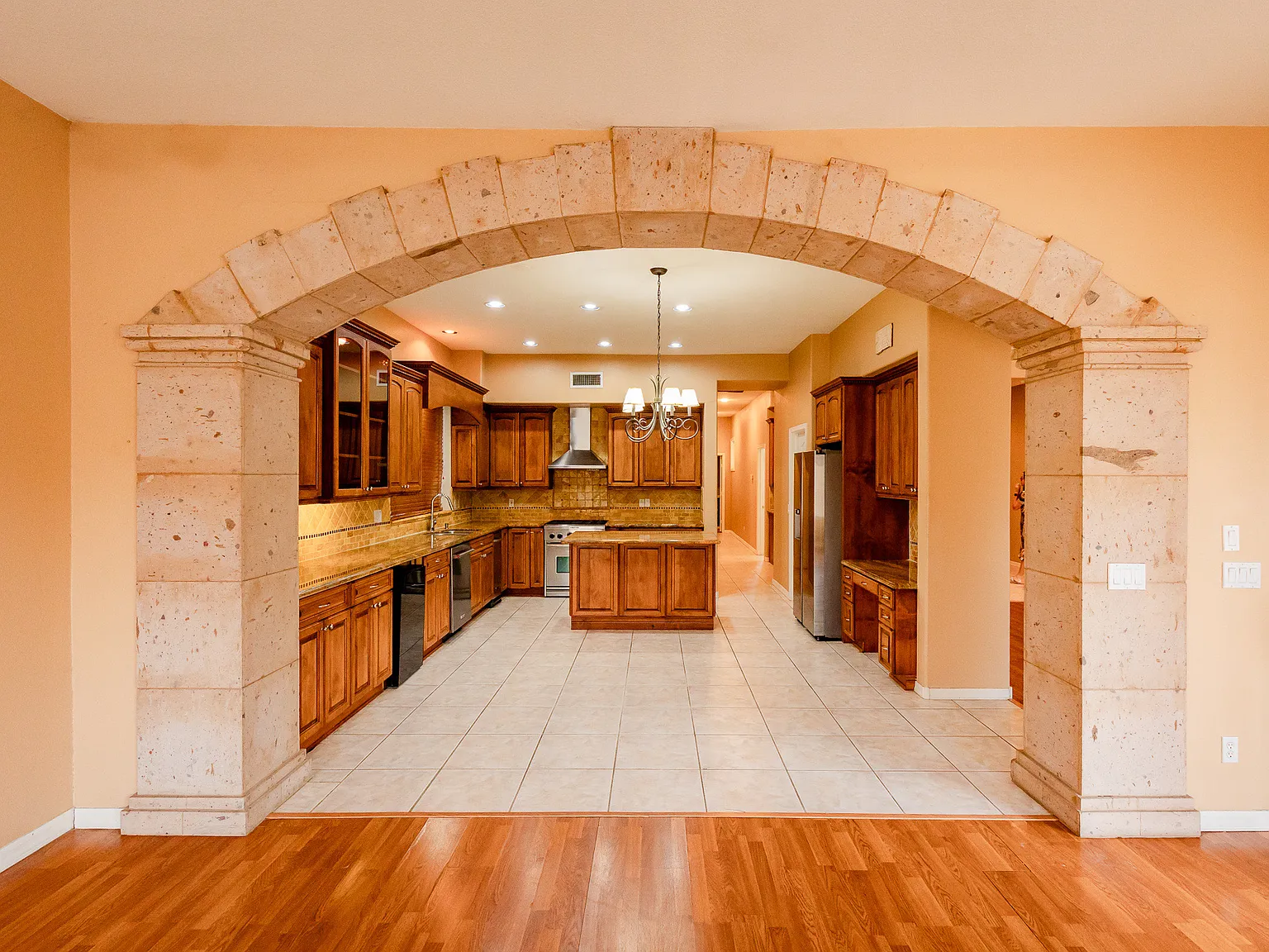 5 bed, 2986 sqft, $3,550 — Photo 2