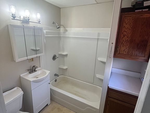 5th image of 10 Tompkins St APT 1