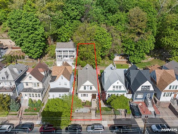 5th image of 370 Undercliff Ave