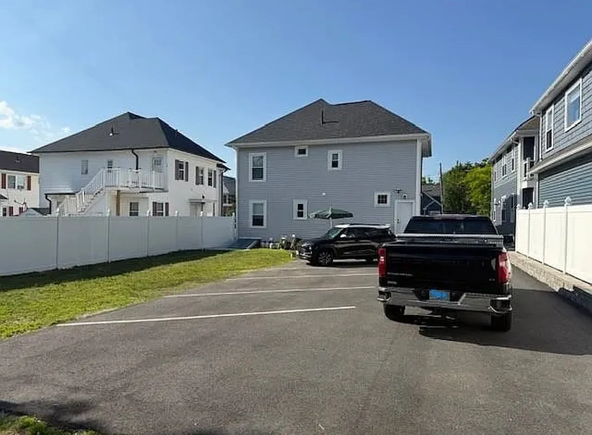 3 bed, $2,800 — Photo 3