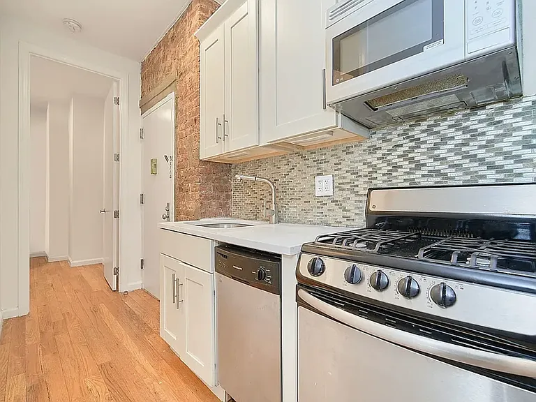 157 Suffolk St #204 — Photo 2