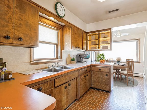 5th image of 8016 W Summerdale Ave