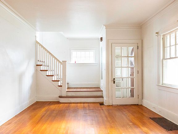 3rd image of 1011 Alto Ave SE