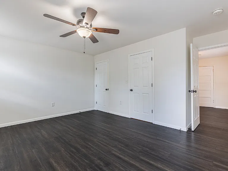 534 Walton Ave — Photo 19