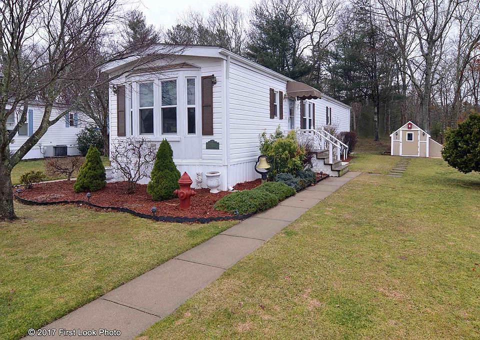 1st image of 121 Holiday Ct