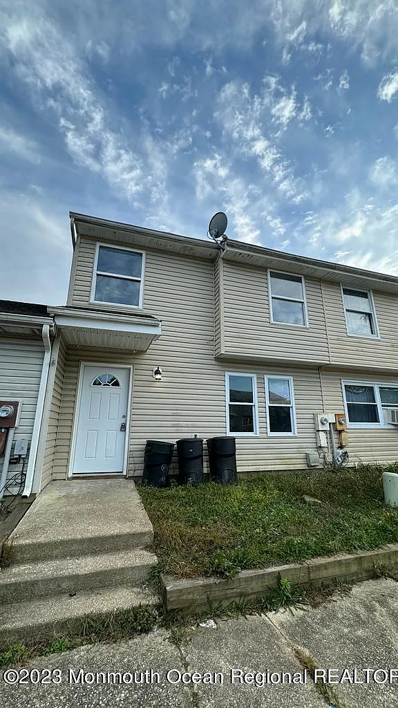 3 bed, 1.5 bath, 1130 sqft, $2,650 — Photo 1