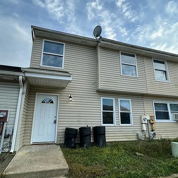 79 Lexington Blvd — Photo 1