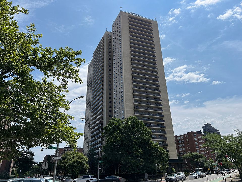 2nd image of 11011 Queens Blvd