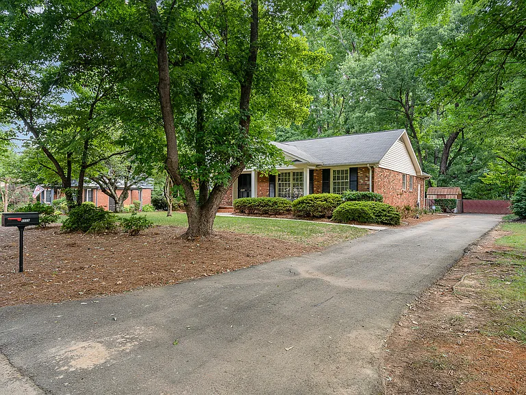 6529 Idlebrook Dr — Photo 2