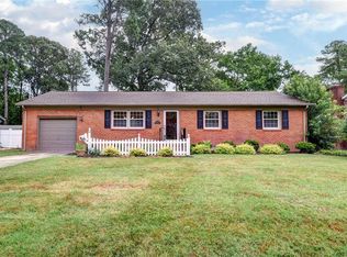 18 Huguenot Rd, Newport News, VA 23606