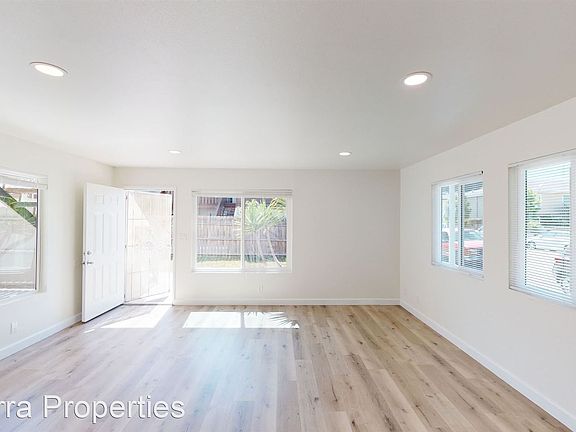 5th image of 1033 Mission Dr #A
