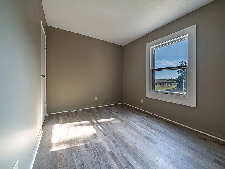300 E Shelbourne Dr — Photo 6