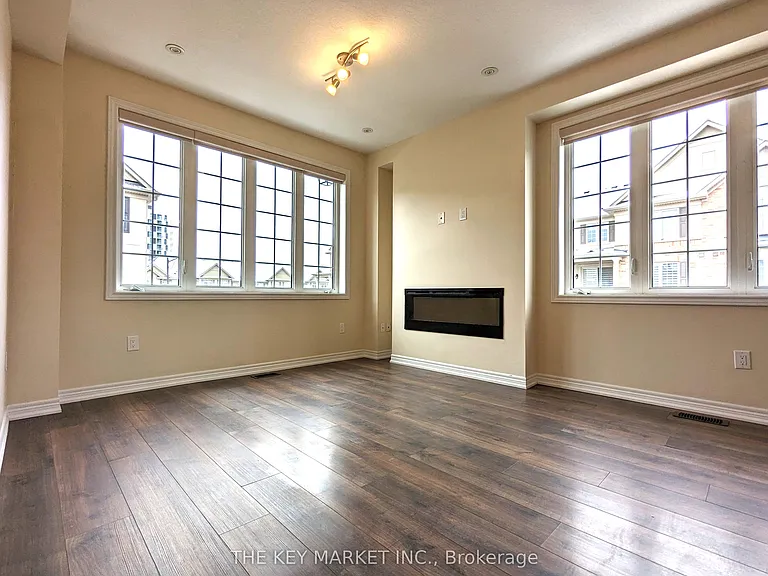 365 Belcourt Cmn — Photo 11