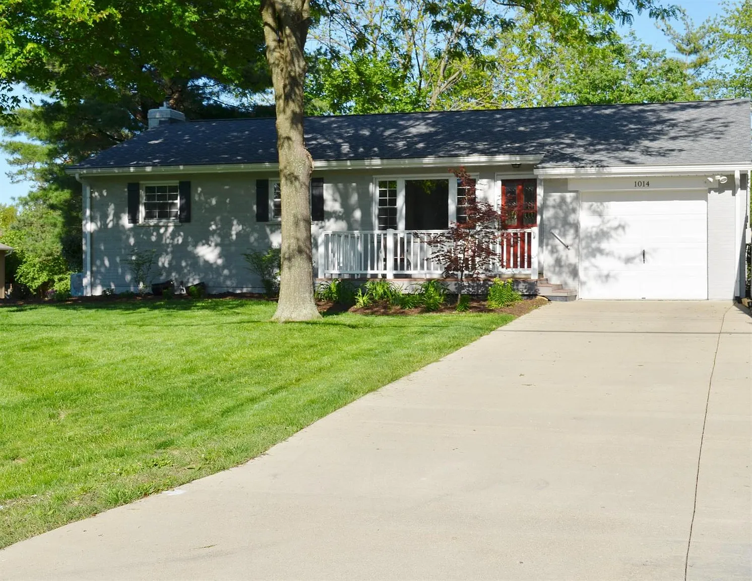 1014 Indianwood Dr photo 1