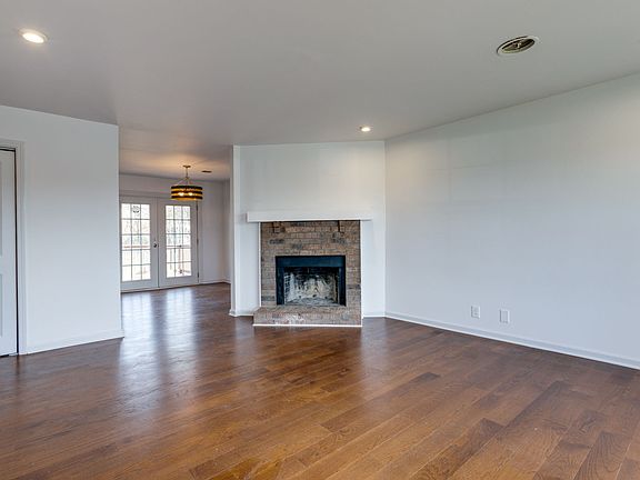 4th image of 3516 Moorewood Dr
