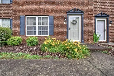 1809 W Lakeview Dr — Photo 2