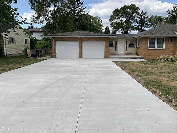 3rd image of 46823 Waco St