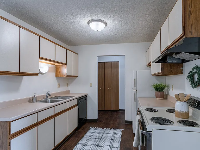 Fargo, ND Place One Apartments | Kitchen