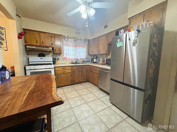 4th image of 24 Monush St