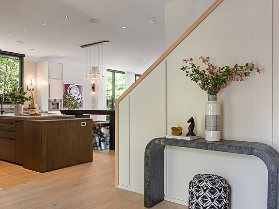 5th image of 921 Sheridan Rd