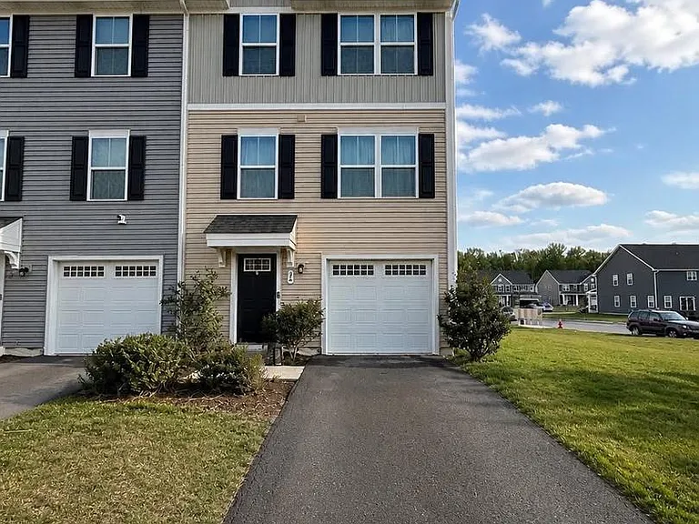 14 Snickers Ct — Photo 1