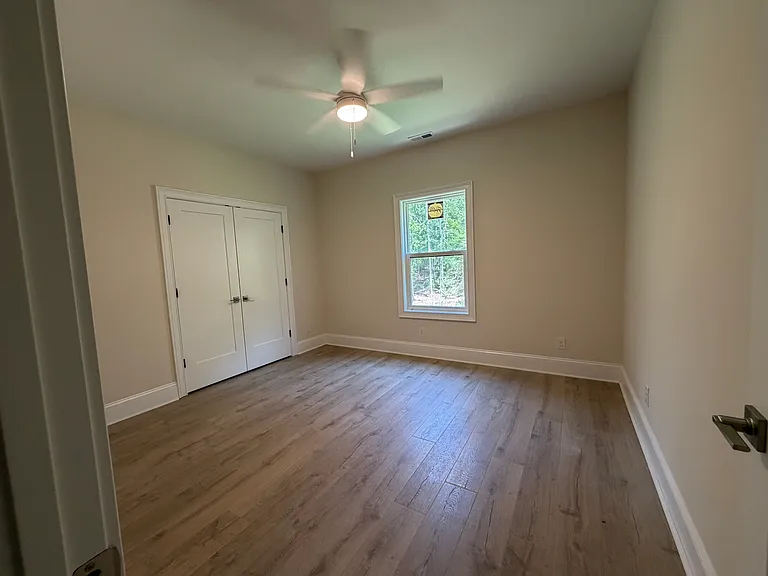 912 Chatham Ln — Photo 17
