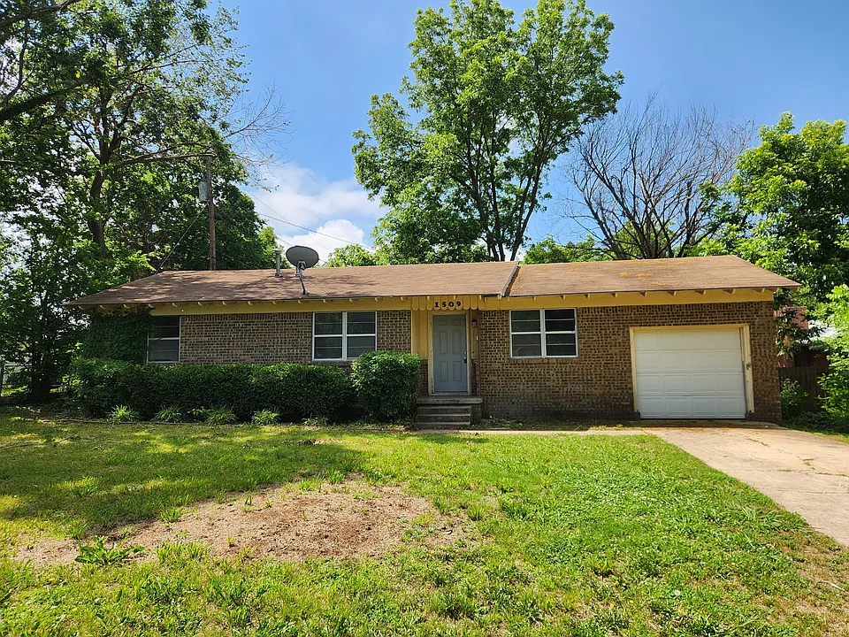 1509 E Nancy Dr