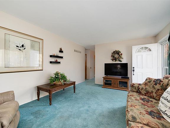 4th image of 2645 Mockingbird Ln