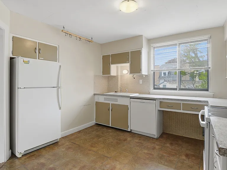 20 Ashland St #3L — Photo 16