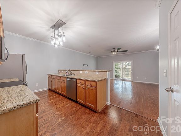 5th image of 2147 Midnight Blue Ln
