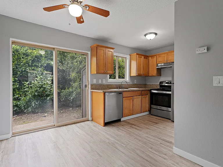 3025 SE Maple St — Photo 1