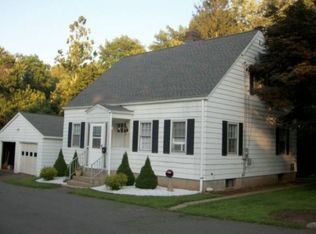 8 McDonald Ave, Cromwell, CT 06416