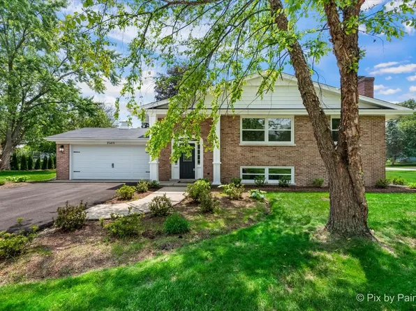 27W075 Fleming Dr, Winfield, IL 60190