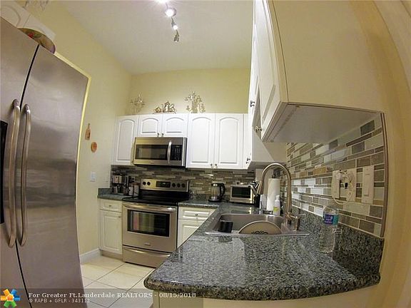 3rd image of 2613 Venetian Dr #2613