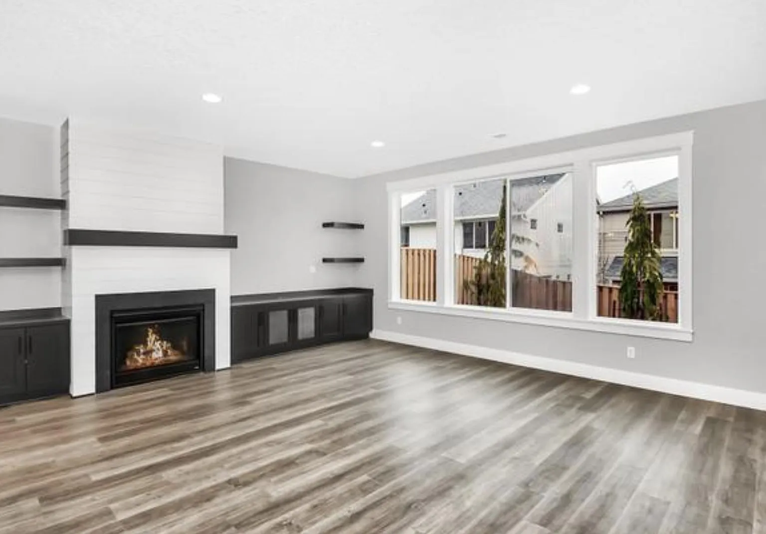 3 bed, 2.5 bath, 2330 sqft, $3,680 — Photo 3