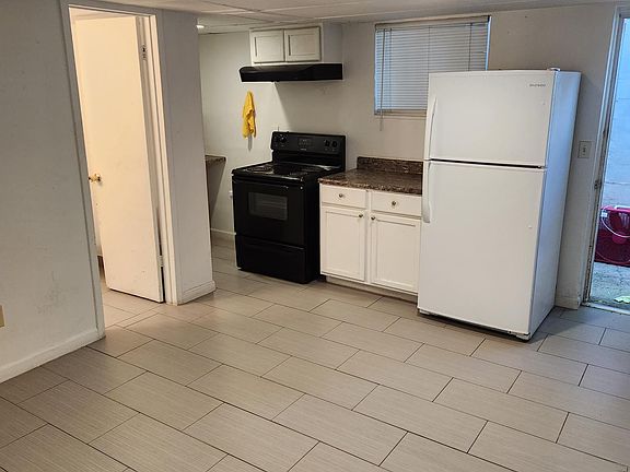 3rd image of 1837 W Mosier Pl #1845B