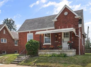 4936 Sunshine Dr, Saint Louis, MO 63109