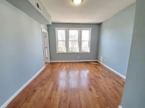 2nd image of 548 S 20th St APT 1C