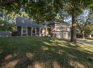 400 SW White Ridge Dr, Lees Summit, MO 64081