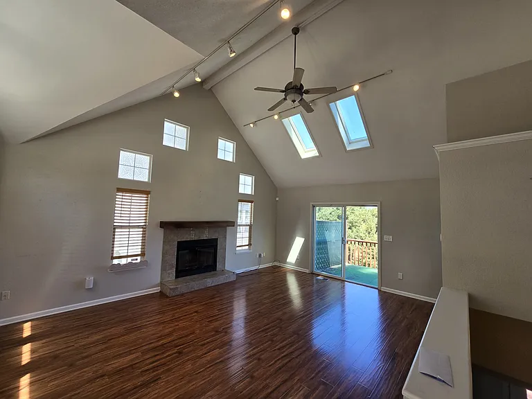 1160 Arlington Way — Photo 4