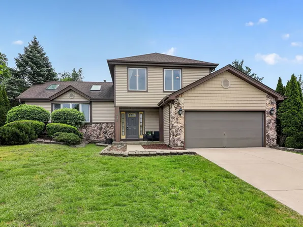 1001 Oak Ridge Dr, Streamwood, IL 60107