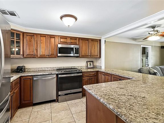 5th image of 121 Rex Dr