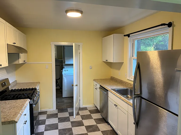 40 Manor Rd — Photo 8