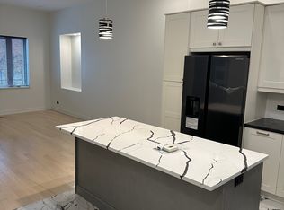 218 Washington St APT 2, Waukegan, IL 60085