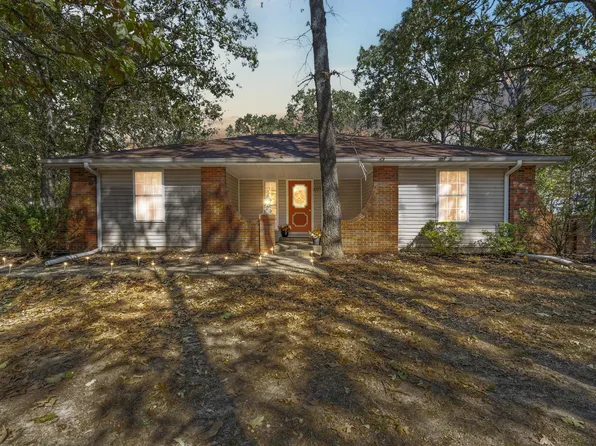 1077 Brentwood Drive, Marshfield, MO 65706