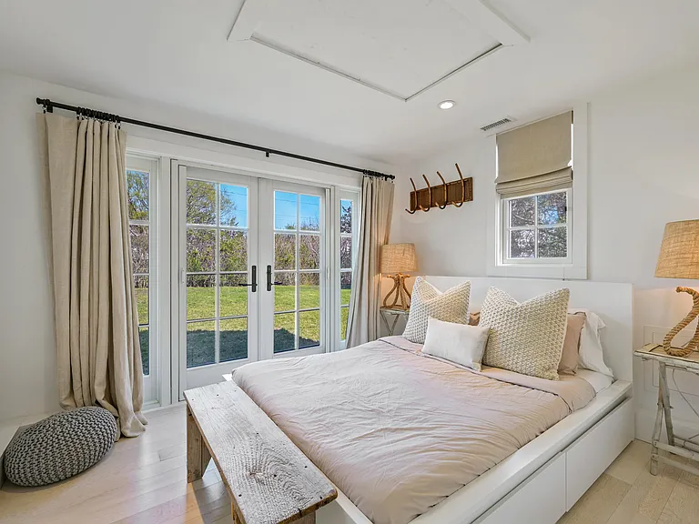 41 E Beach Dr — Photo 22