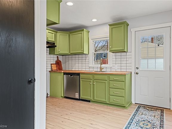 4th image of 1265 Greenwood Ave