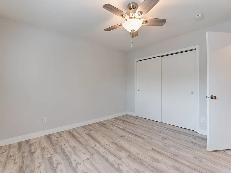 18 N Wickham Ct — Photo 27