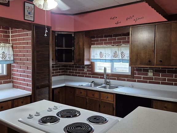 5th image of 504 S Fellows Ave