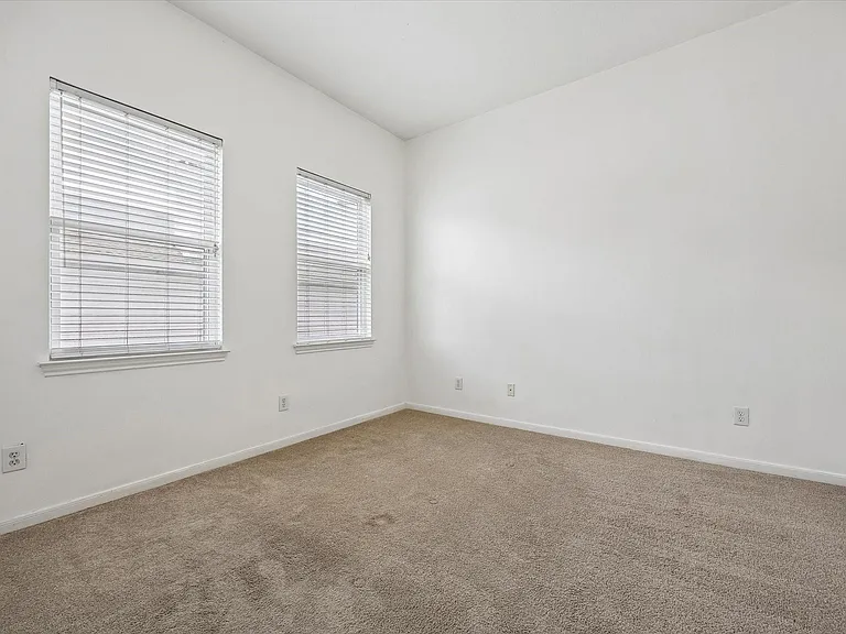 1026 Van Buren St — Photo 16